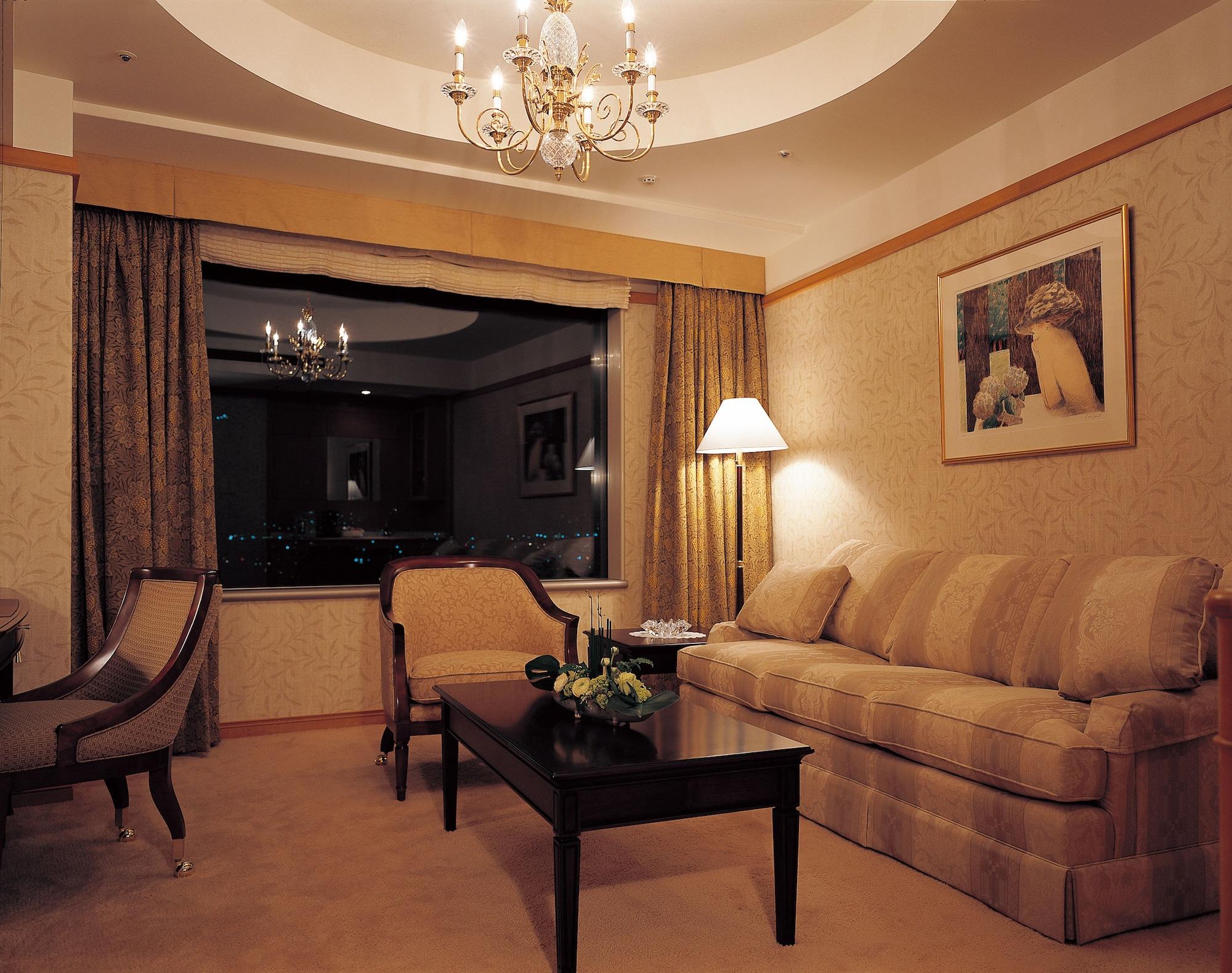 Sapporo Prince Hotel Εξωτερικό φωτογραφία A living room in a suite at the Mandarin Oriental, Tokyo