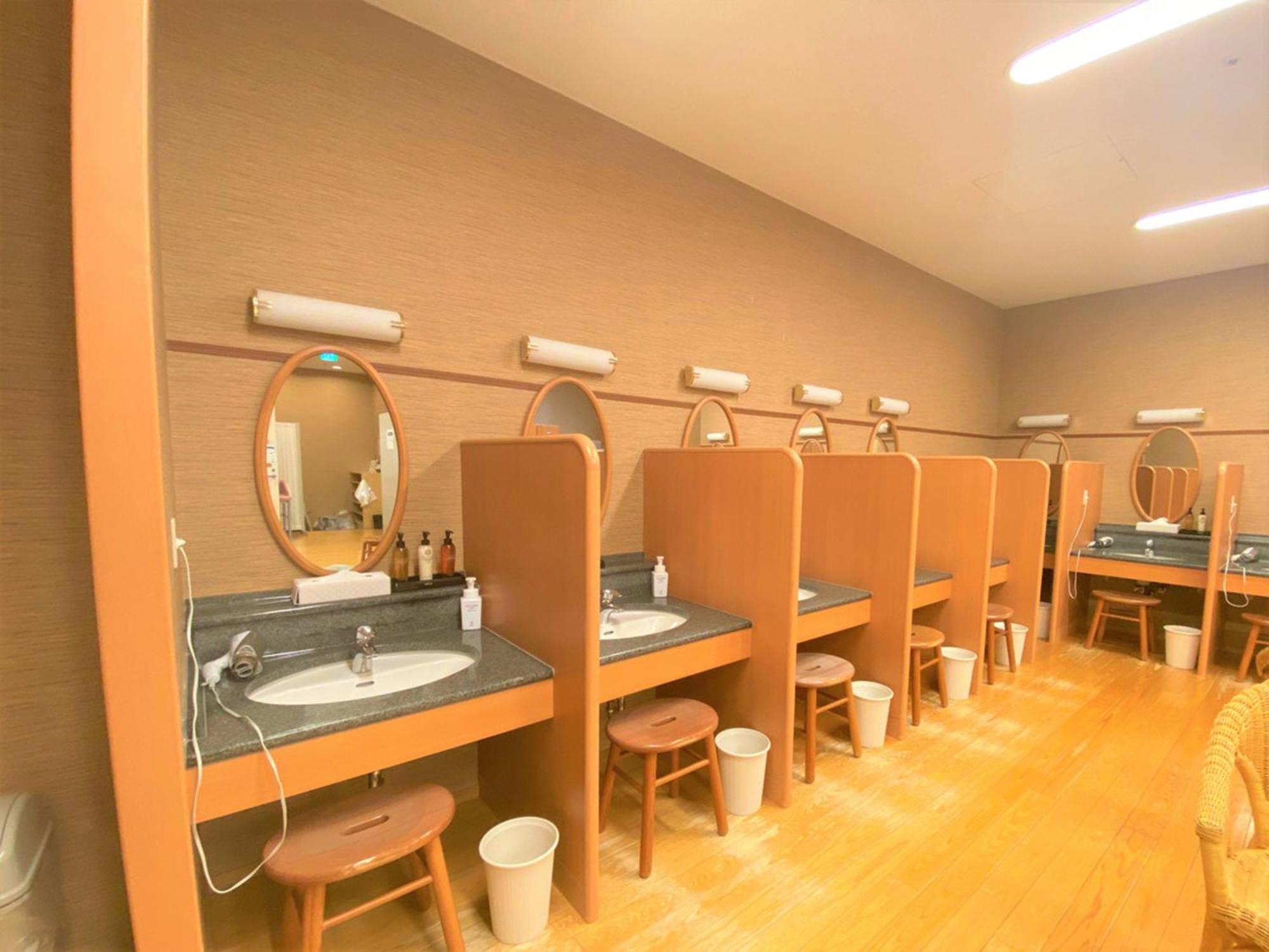 Sapporo Prince Hotel Εξωτερικό φωτογραφία A Japanese onsen's washing room