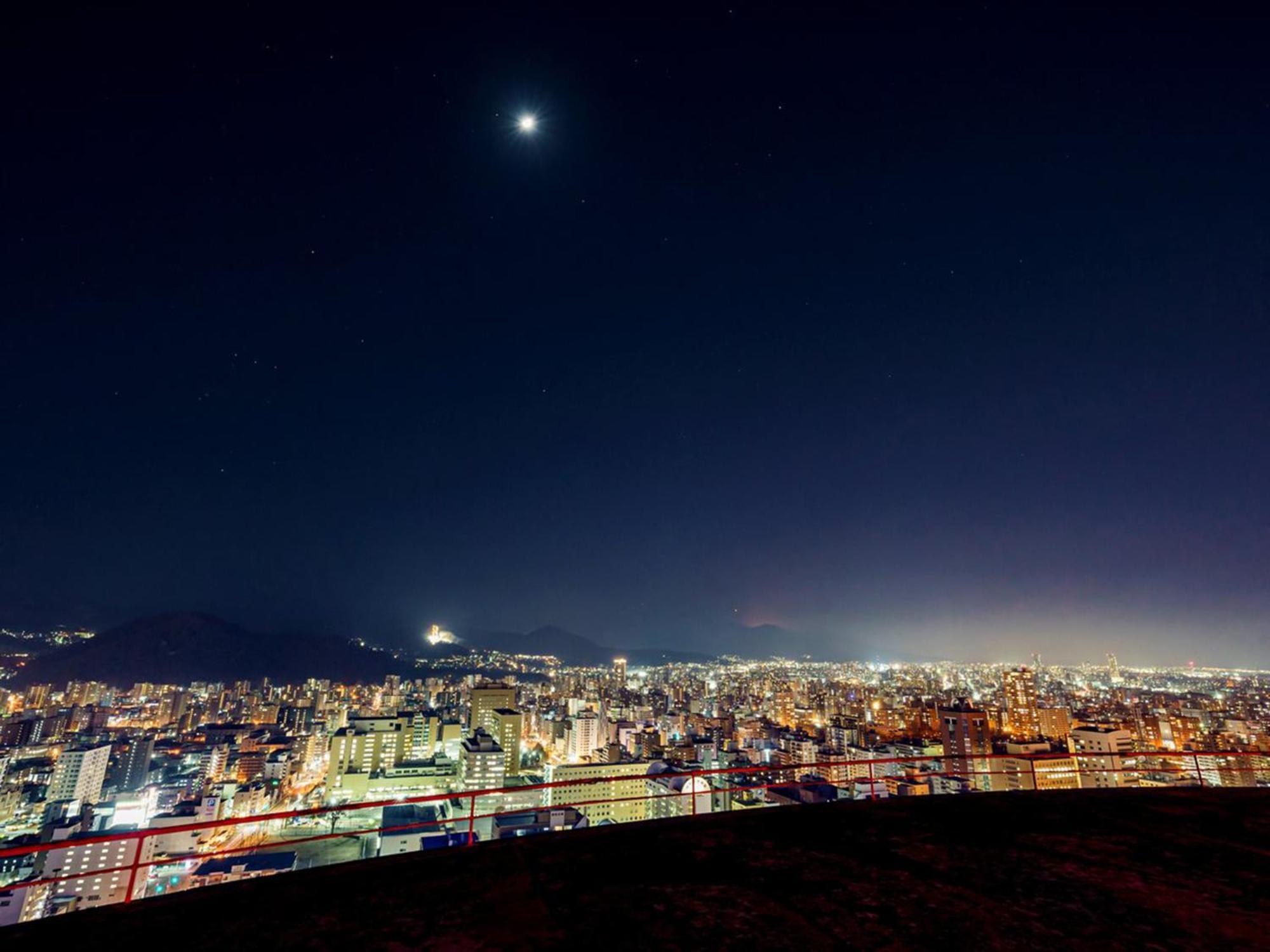Sapporo Prince Hotel Εξωτερικό φωτογραφία View of Athens at night