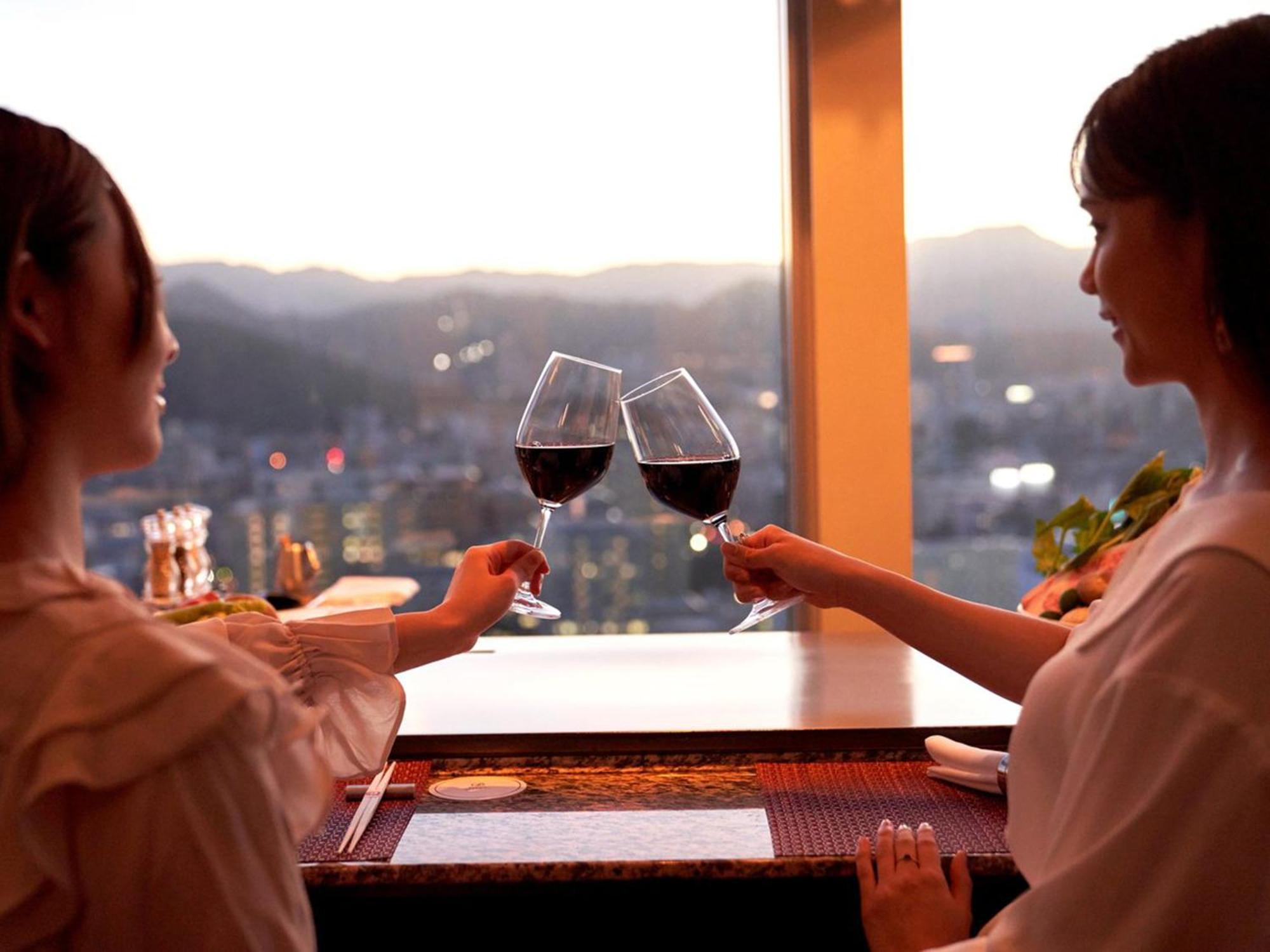 Sapporo Prince Hotel Εξωτερικό φωτογραφία A toast with wine