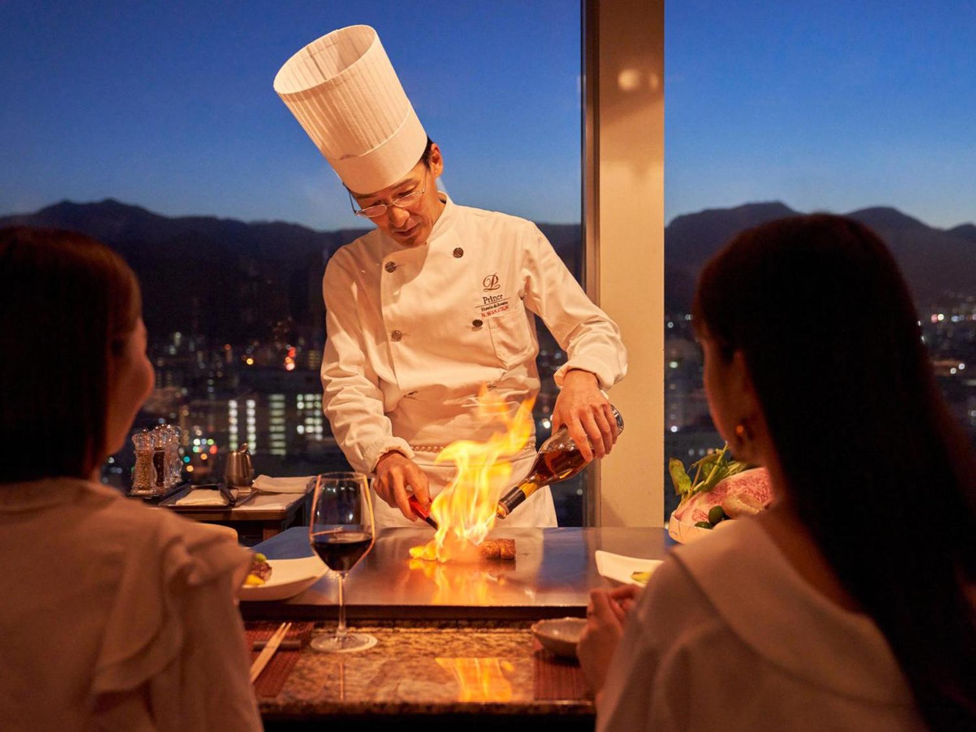 Sapporo Prince Hotel Εξωτερικό φωτογραφία A chef cooking at the restaurant